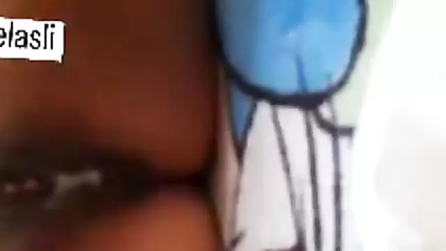 Cumshot inside a chubby Iranian pussy